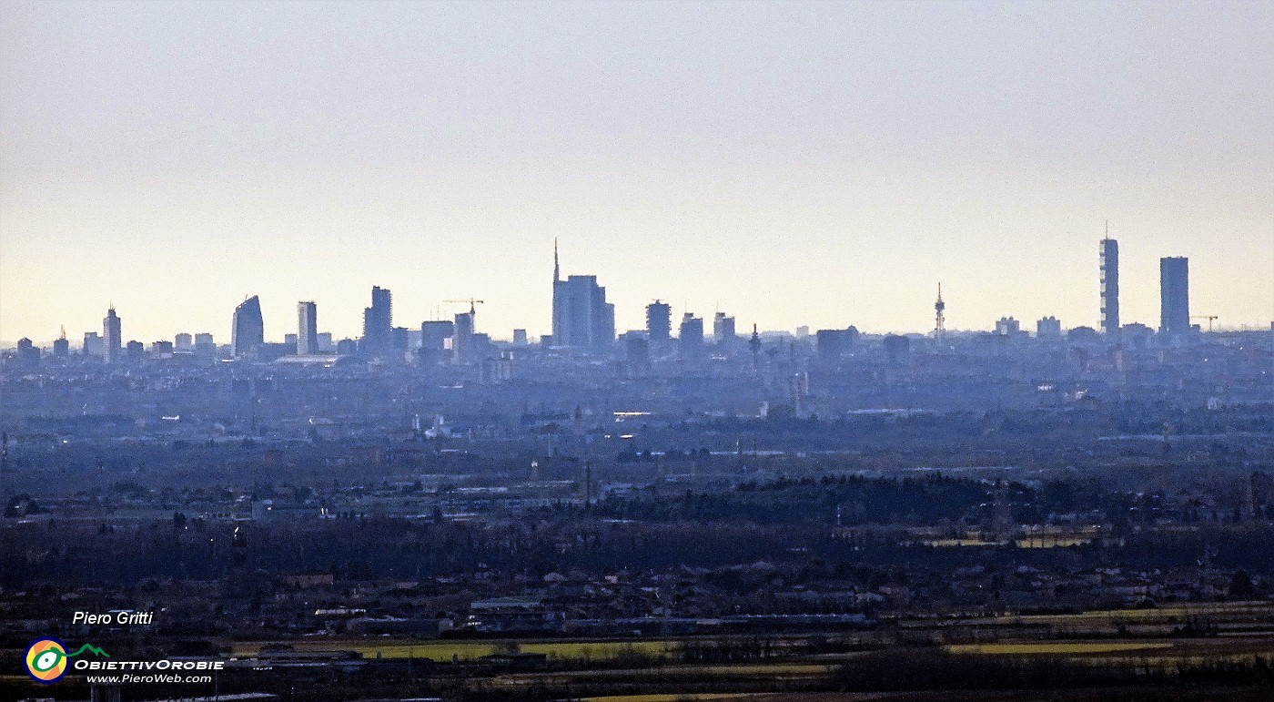 40 Maxi zoom verso i grattacieli di Milano.JPG -                                